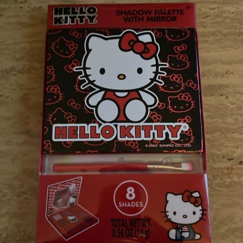 NWT HELLO KITTY EYE SHADOW PALLETTE WITH BRUSH✨️❤️